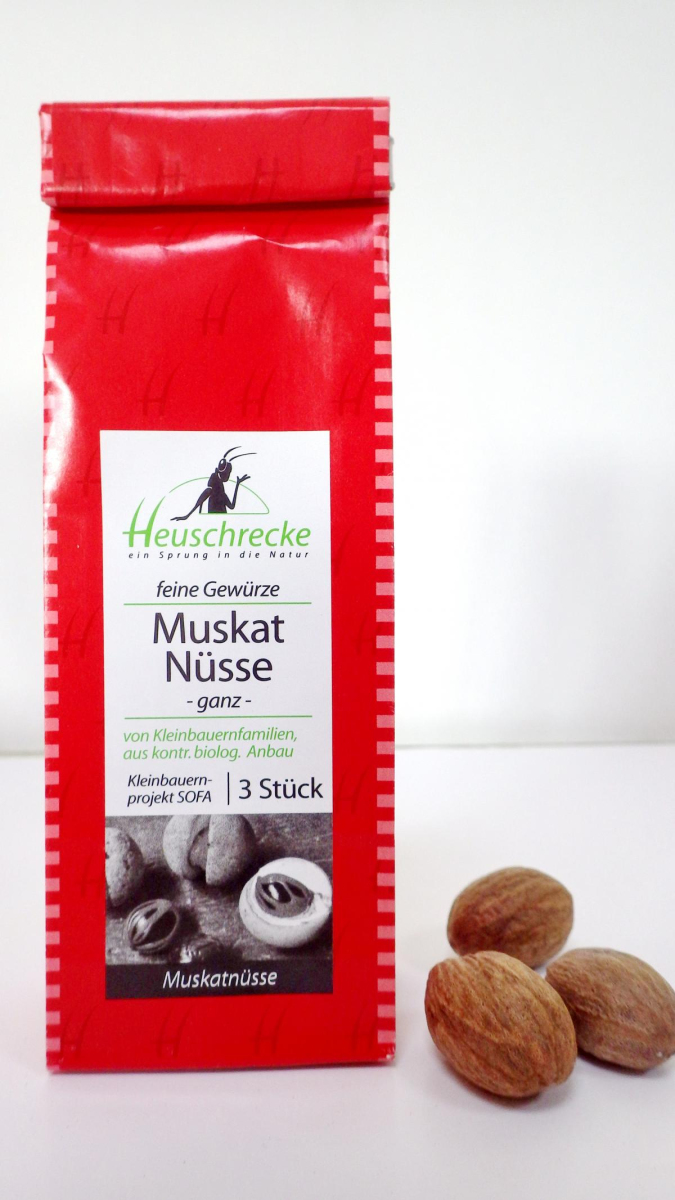 Muskatnüsse ganz